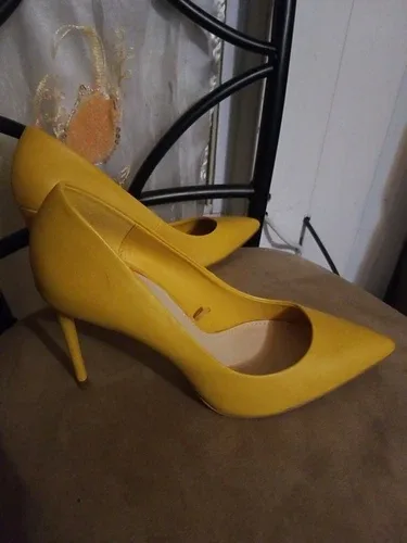 ZARA Women Yellow Pump Heels Size 9 in Great Condition! image indicator(6)