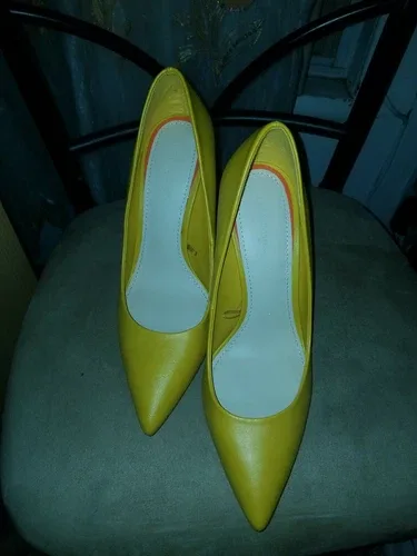 ZARA Women Yellow Pump Heels Size 9 in Great Condition! image indicator(8)