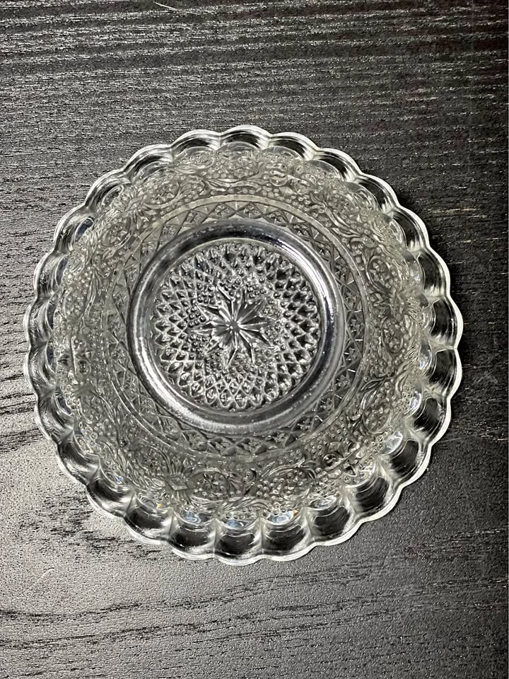 KIG Trellis Fleur de Lis set of 2 glass bowls