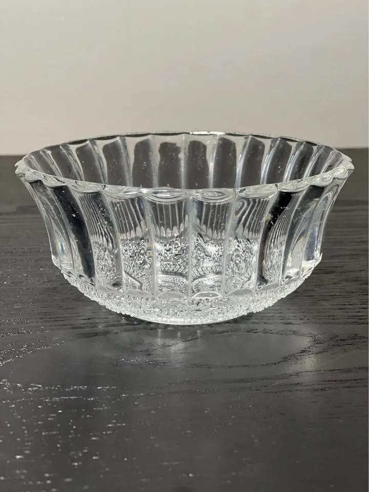 KIG Trellis Fleur de Lis set of 2 glass bowls image indicator(2)