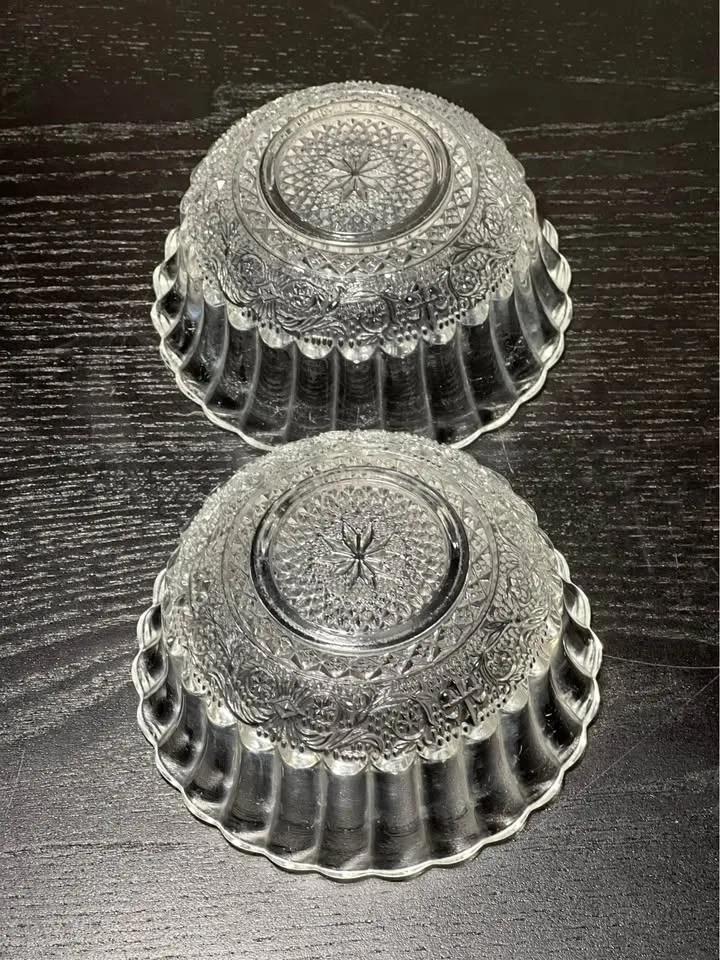 KIG Trellis Fleur de Lis set of 2 glass bowls image indicator(8)