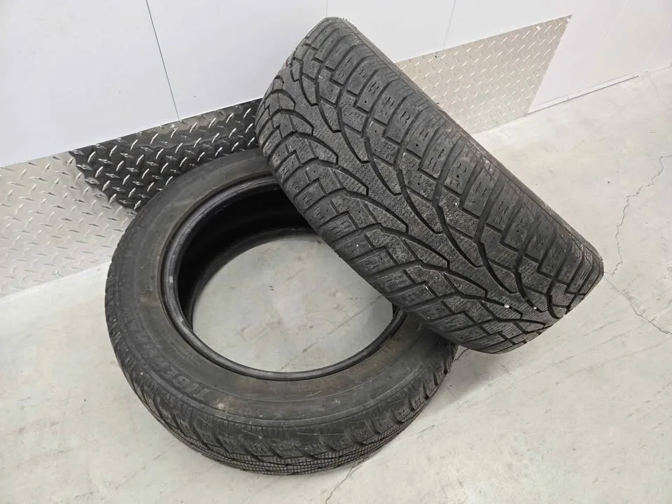 Tiger Paw Ice & Snow Winter Tires- 215/55R16 image indicator(7)