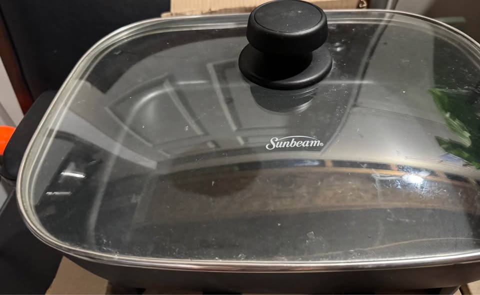 Sunbeam electric frying pan, working, with power cord - photo 2