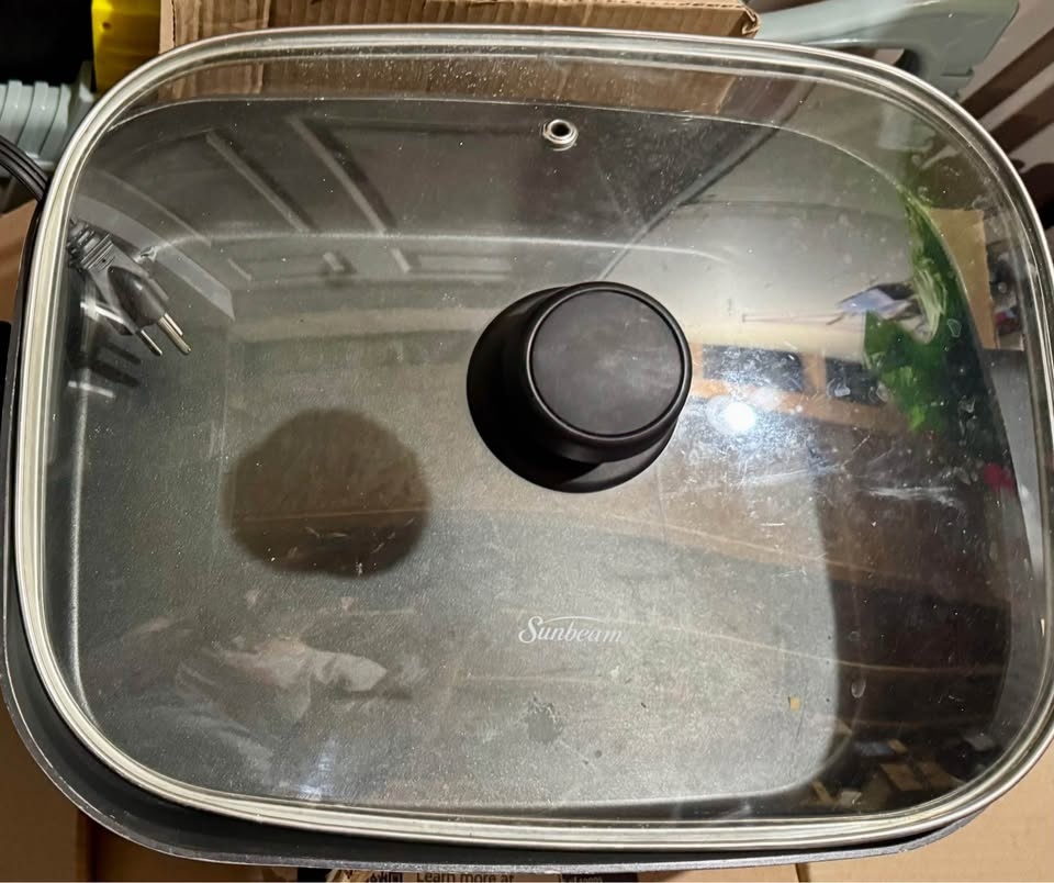 Sunbeam electric frying pan, working, with power cord - photo 3