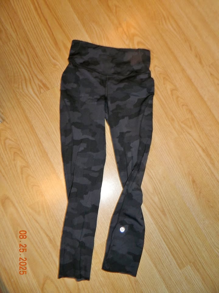 LULULEMON BASE PACE HI RISE CROP 23"...size 4..LIKE NEW