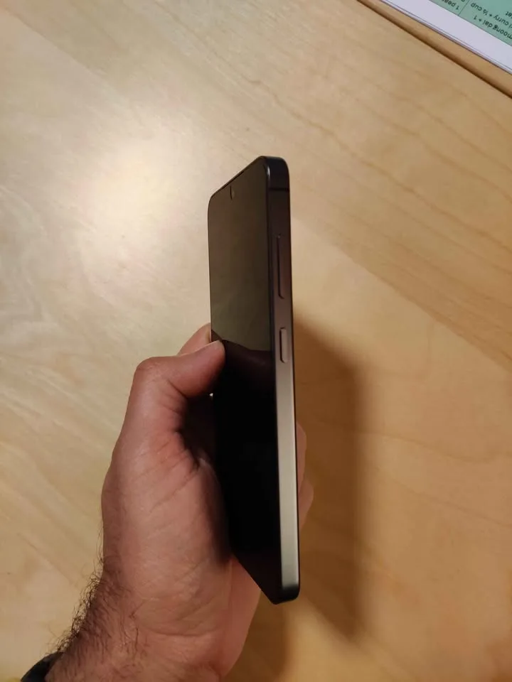 Hardly Used Samsung Galaxy S24 256GB image indicator(3)