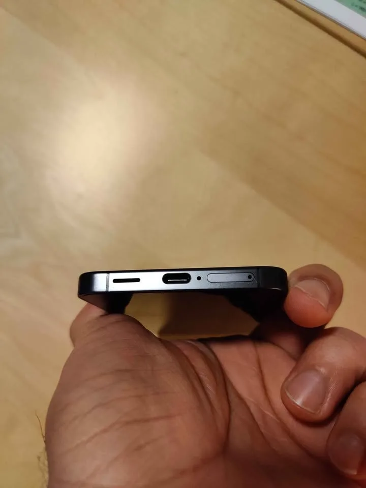 Hardly Used Samsung Galaxy S24 256GB image indicator(4)