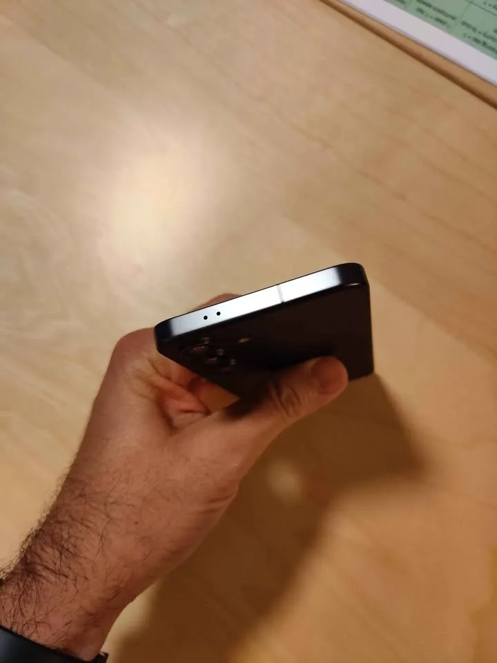 Hardly Used Samsung Galaxy S24 256GB image indicator(5)