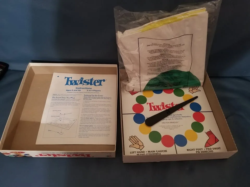 Vintage Twister Game: 1997 edition image indicator(2)