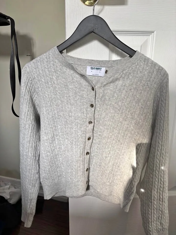 Beautiful Knit cropped cardigan button up