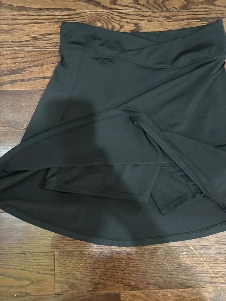 H&M Black Tennis Skirt with Built-In Biker Shorts image indicator(3)