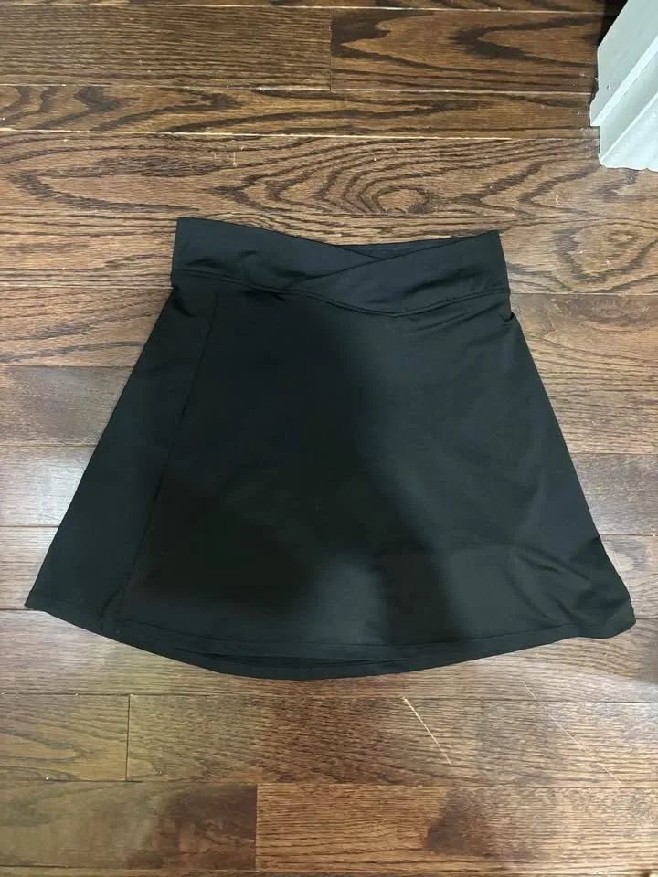 H&M Black Tennis Skirt with Built-In Biker Shorts image indicator(4)