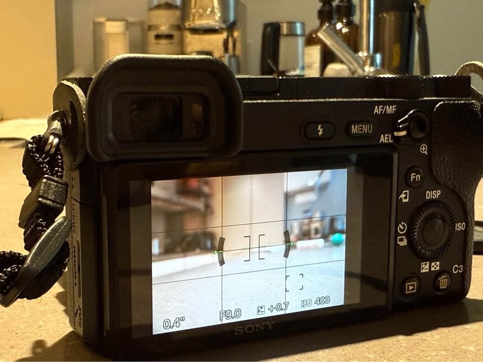 Sony A6500 + 4 Batteries, SD Card, Bag, Charger - photo 4