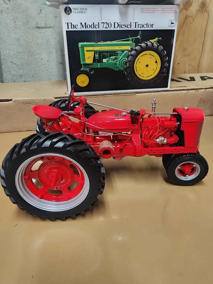 Farmall Model H Tractor (1:12 Scale) - BRAND NEW image indicator(3)