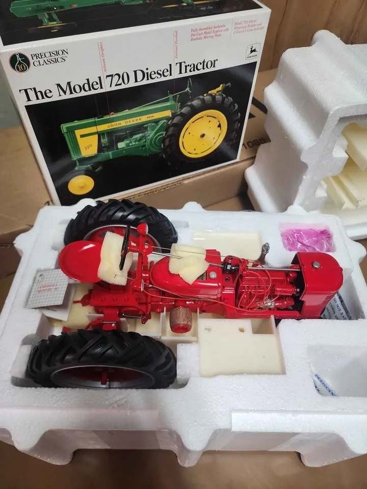 Farmall Model H Tractor (1:12 Scale) - BRAND NEW image indicator(4)