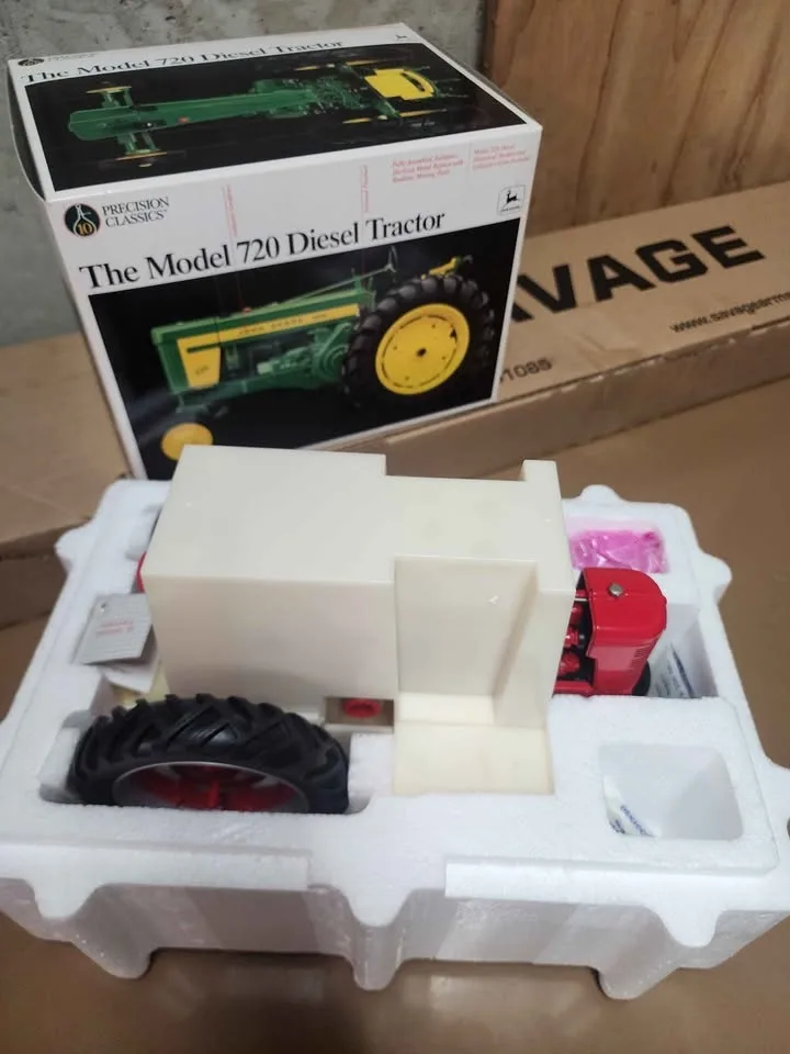 Farmall Model H Tractor (1:12 Scale) - BRAND NEW image indicator(5)