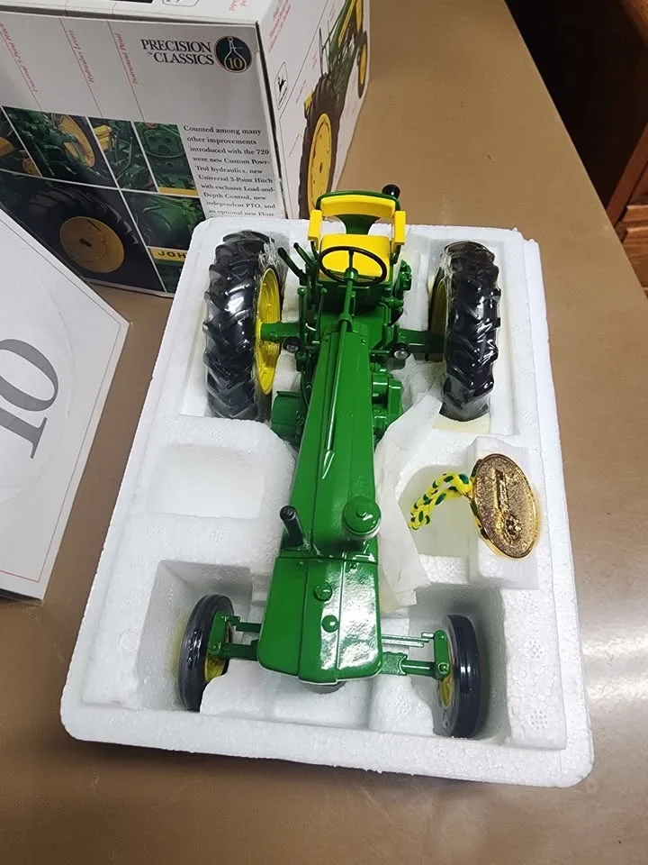 John Deere Model 720 Diecast - Brand New image indicator(2)