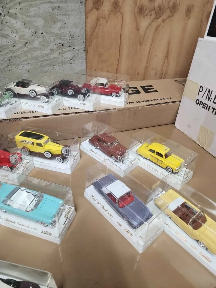 Solido 1:43 Die-Cast Car Collection image indicator(4)