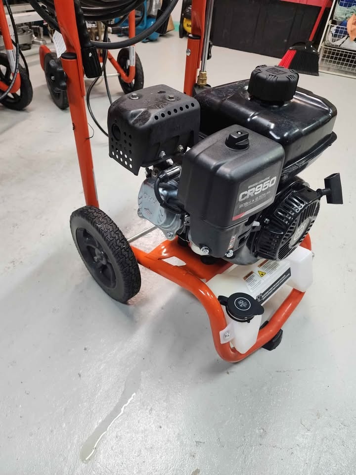 Husqvarna 3200psi power wash - photo 2
