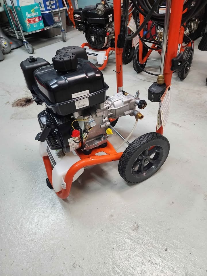 Husqvarna 3200psi power wash - photo 3