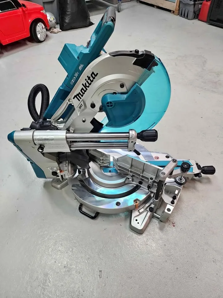 Makita cordless sliding mitersaw 12" thumbnail