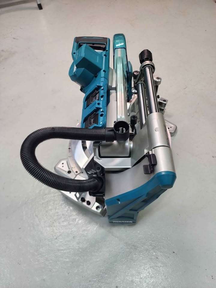 Makita cordless sliding mitersaw 12" - photo 3