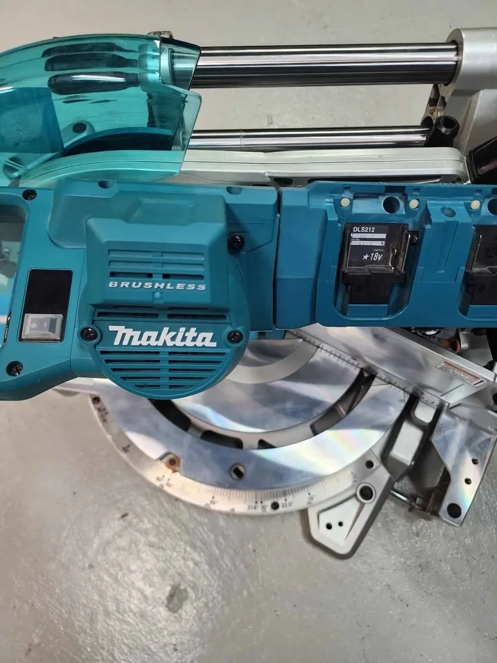 Makita cordless sliding mitersaw 12" image indicator(7)