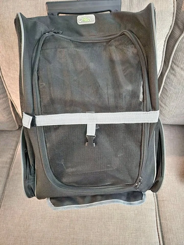 Pet carrier/airlining