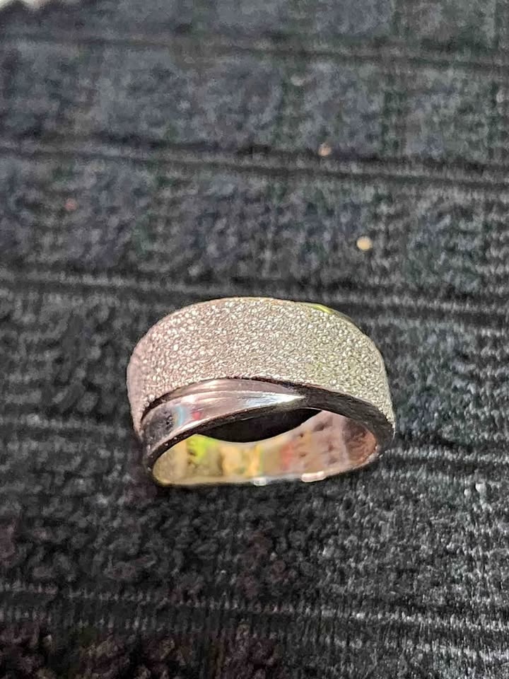 solid 18k white gold ring