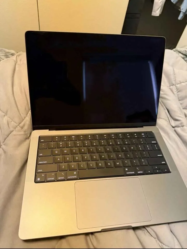 M1 Pro Macbook Pro 14 inch image indicator(3)