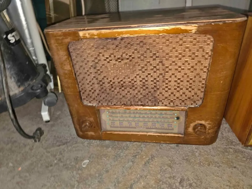 DeForest Crosley D586 antique radio
