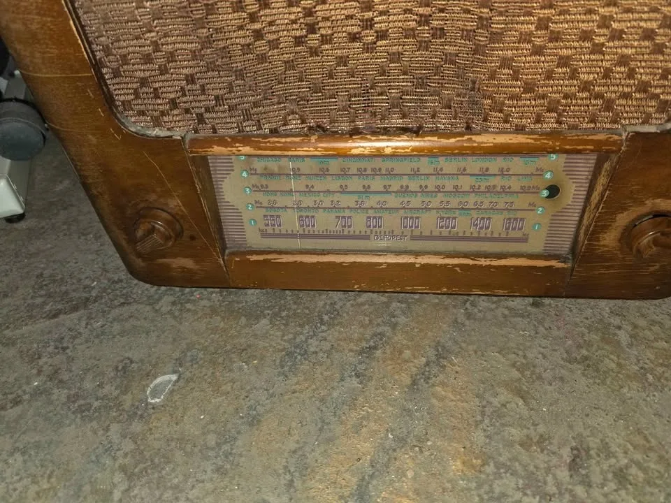 DeForest Crosley D586 antique radio image indicator(2)