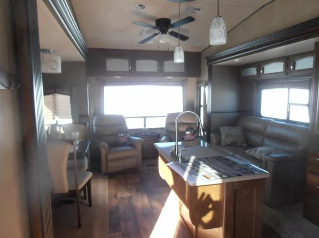 2016 Forest River Salem Hemisphere 32' 5th Wheel Trailer image indicator(2)