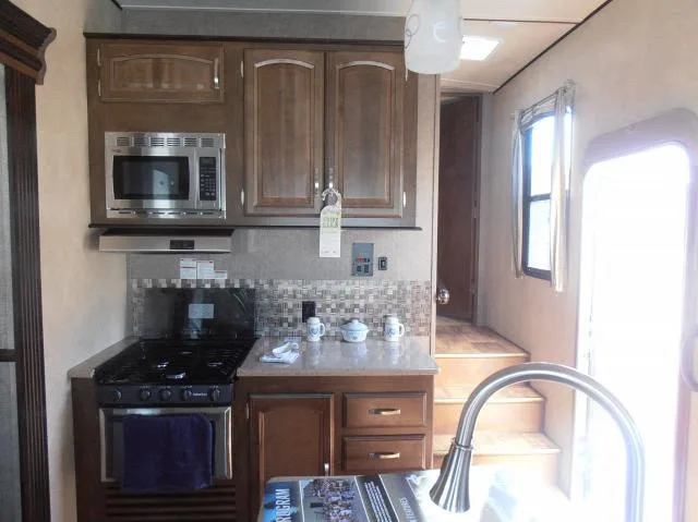 2016 Forest River Salem Hemisphere 32' 5th Wheel Trailer image indicator(5)