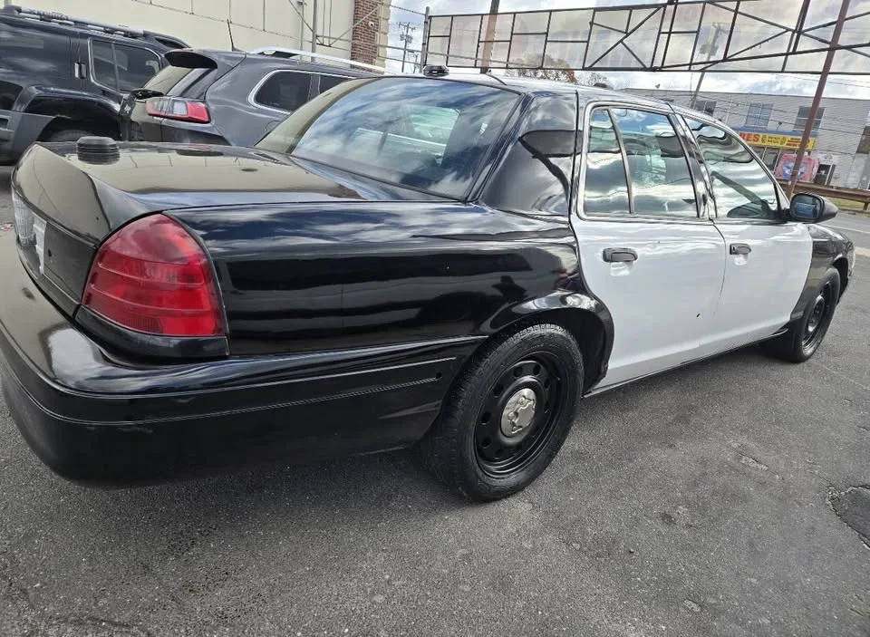 2007 Ford Crown Victoria · Police interceptor image indicator(3)