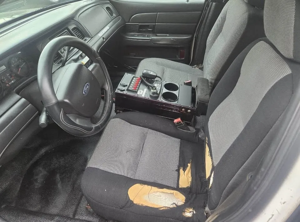 2007 Ford Crown Victoria · Police interceptor image indicator(6)