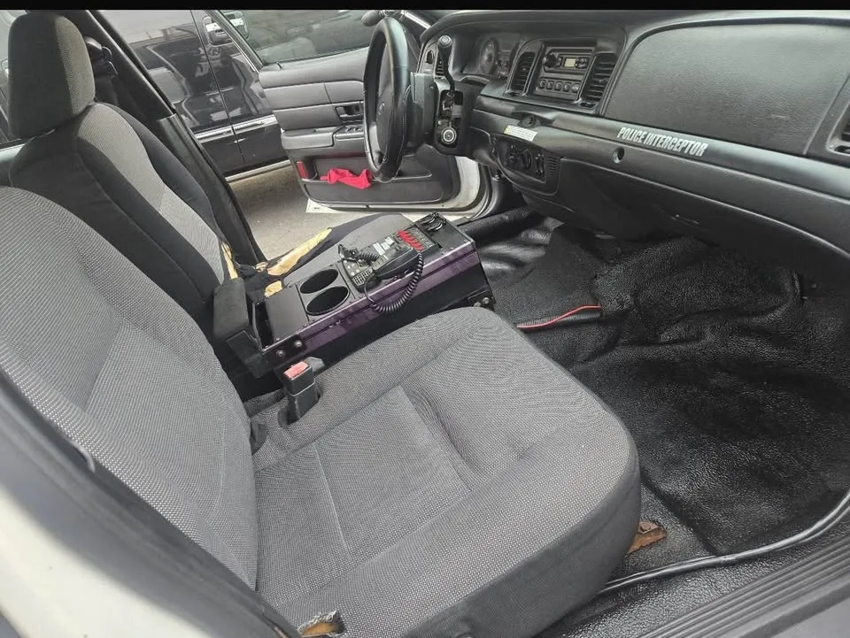 2007 Ford Crown Victoria · Police interceptor image indicator(7)