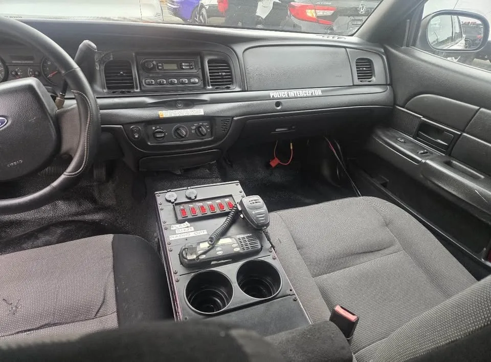 2007 Ford Crown Victoria · Police interceptor image indicator(8)