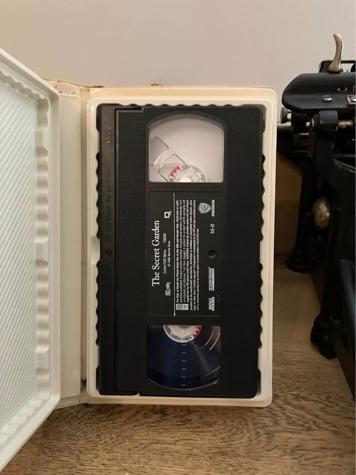The Secret Garden VHS Tape - photo 2