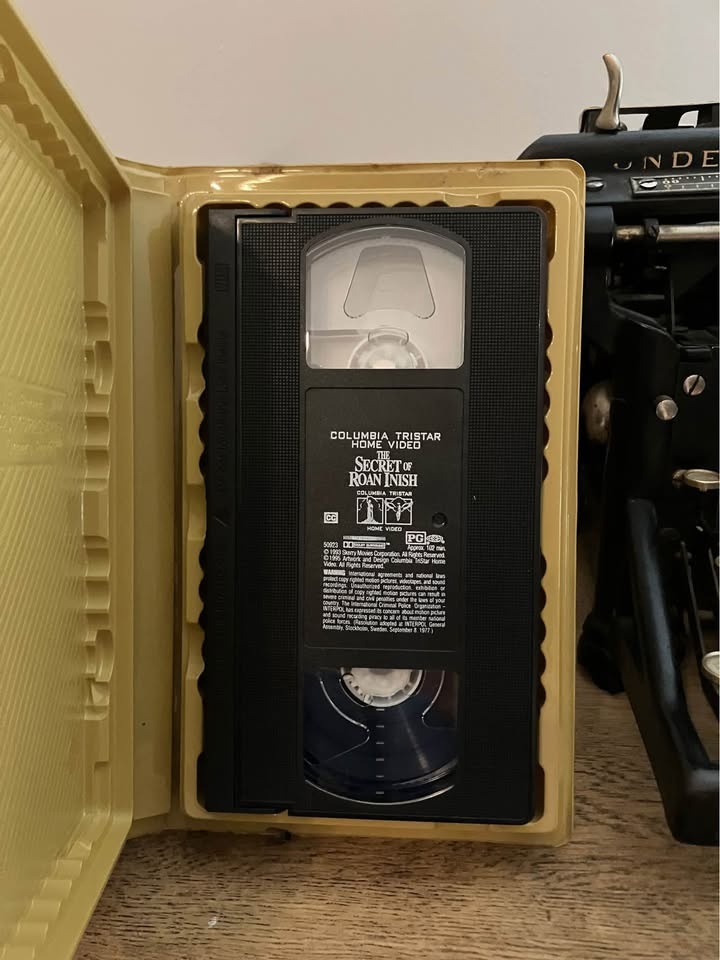 The Secret of Roan Inish VHS Tape - photo 2