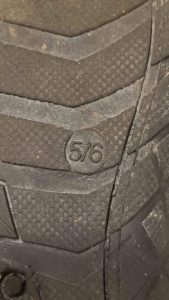 Women's Size 5/6 Water Shoes image indicator(3)