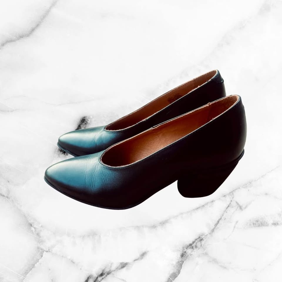 Miz Mooz Black Leather Heels – Size 7 US 37 - photo 2