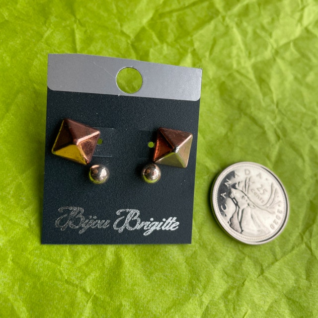 3 pairs of cute earrings 2 studs and 1 ball-pierced ears - photo 5