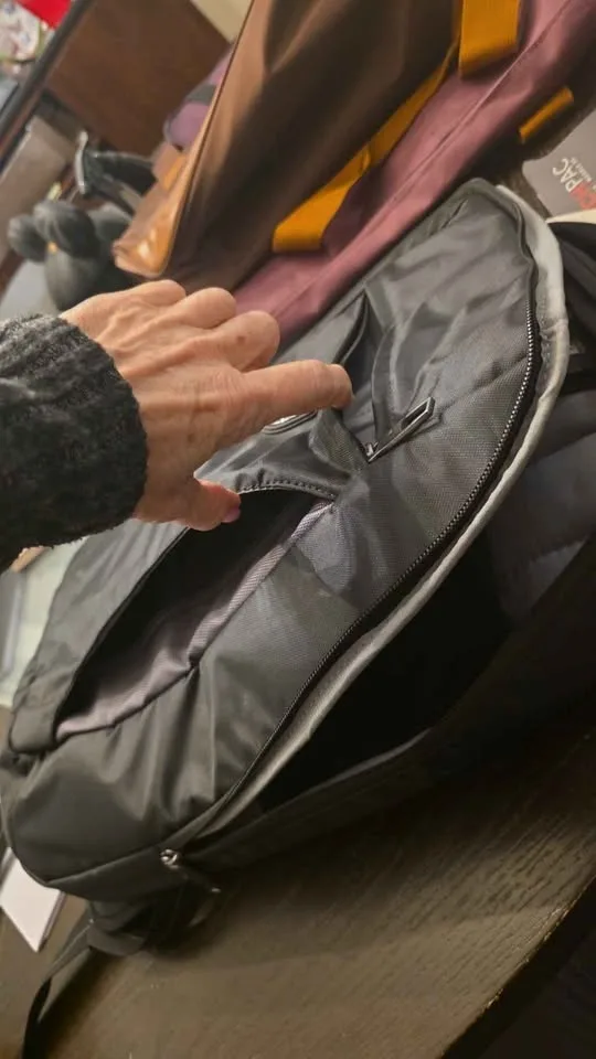 Heys new techpac model 05 bag NEVER USED TAGS $40 image indicator(5)