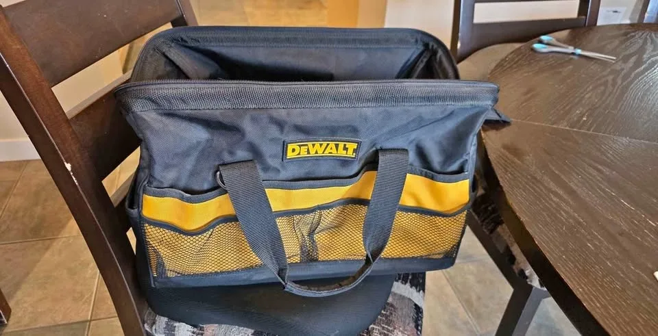 Dewalt heavy duty tool bag , hard bottom, lots of pockets thumbnail