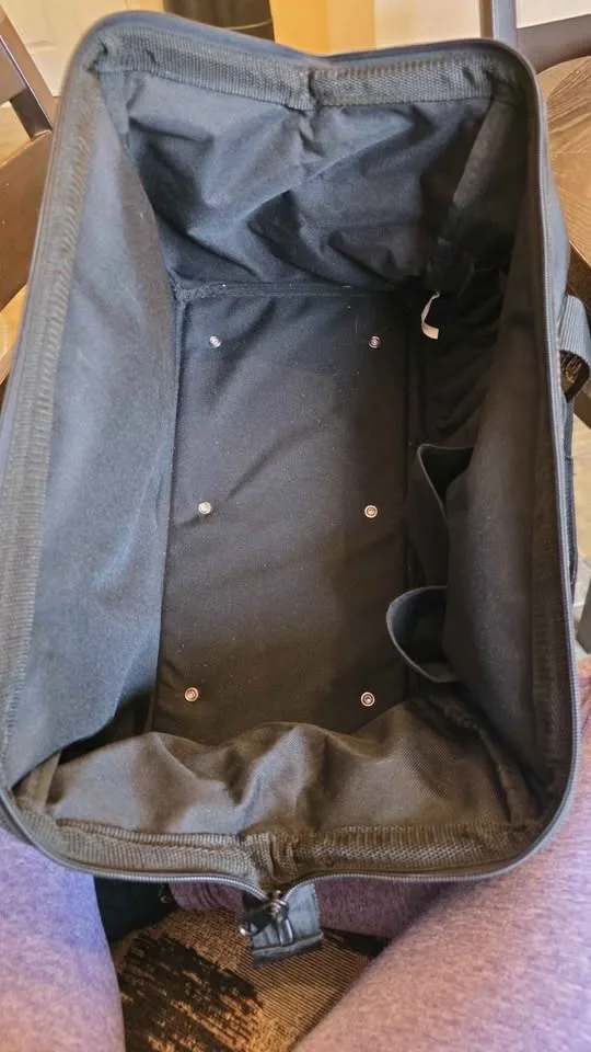 Dewalt heavy duty tool bag , hard bottom, lots of pockets image indicator(5)