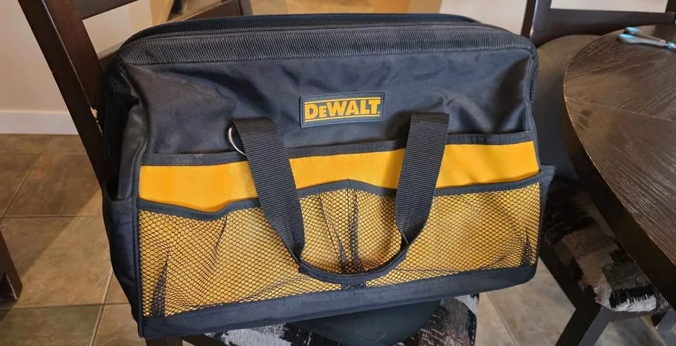 Dewalt heavy duty tool bag , hard bottom, lots of pockets image indicator(6)