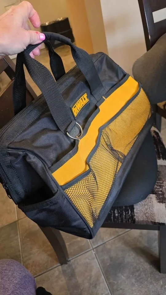 Dewalt heavy duty tool bag , hard bottom, lots of pockets image indicator(7)