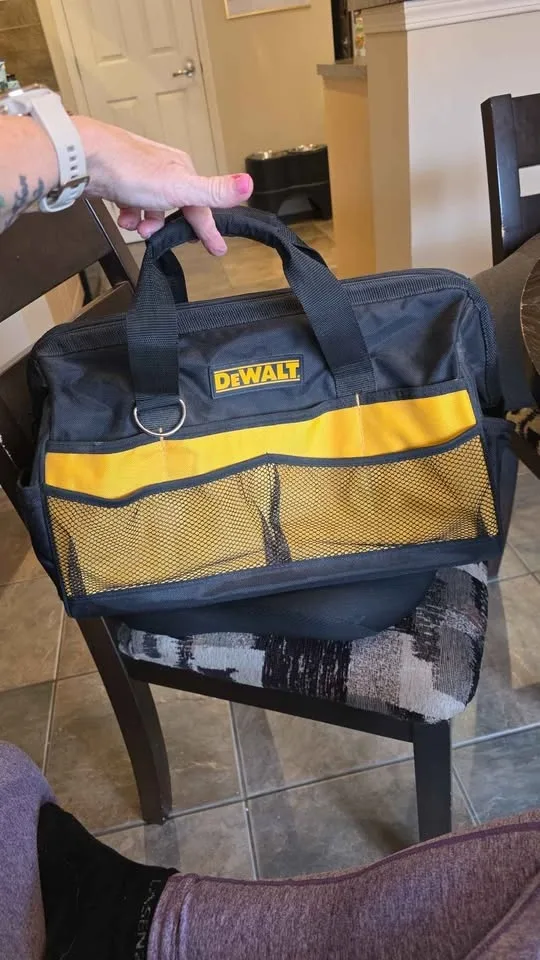 Dewalt heavy duty tool bag , hard bottom, lots of pockets image indicator(8)