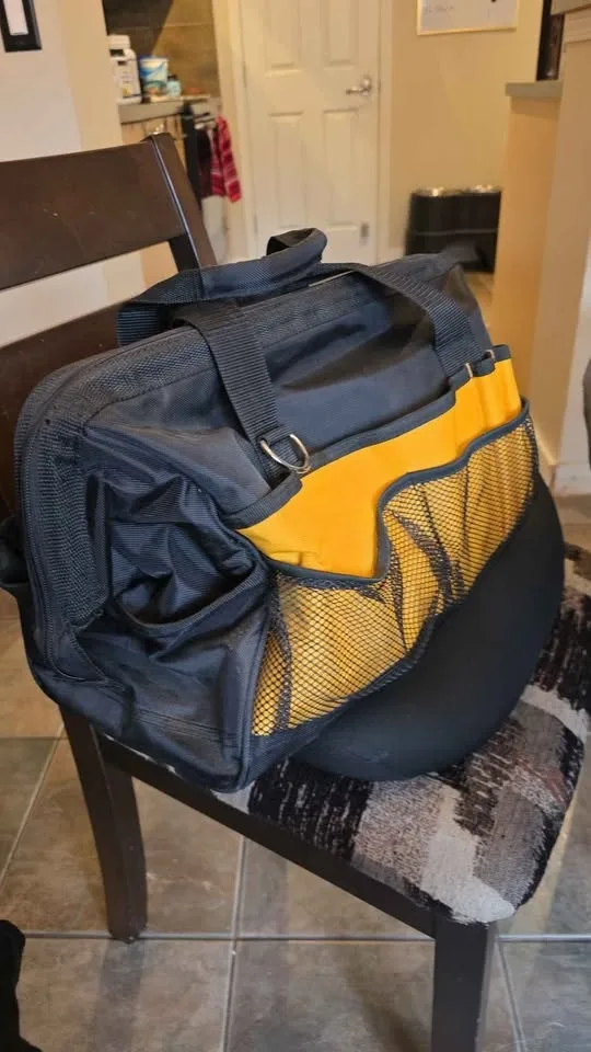 Dewalt heavy duty tool bag , hard bottom, lots of pockets image indicator(9)